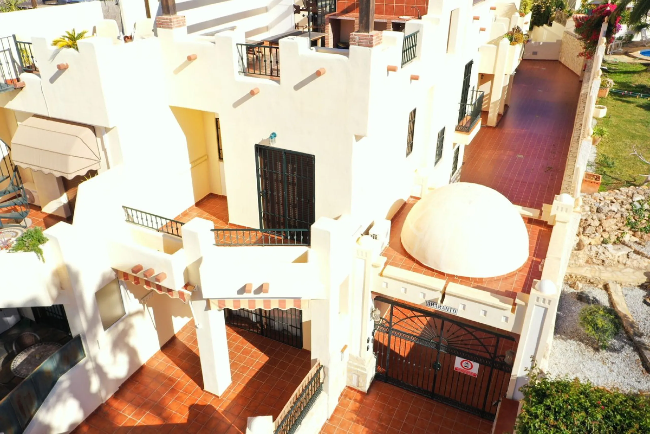 A wonderful 3 bedroom townhouse, situated in the Chimenea area of Nerja, within walking distance to Burriana Beach.