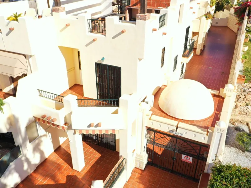 A wonderful 3 bedroom townhouse, situated in the Chimenea area of Nerja, within walking distance to Burriana Beach.