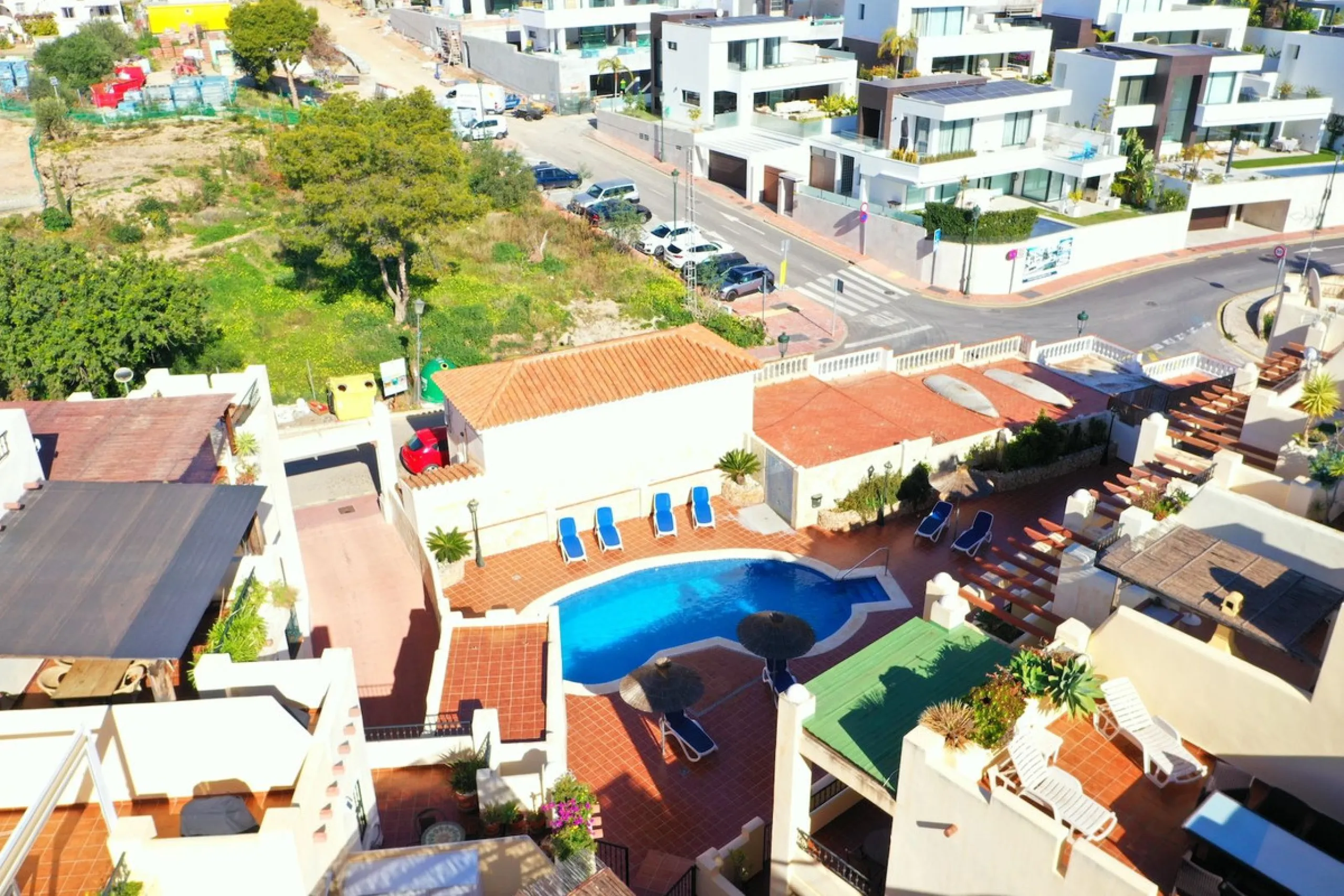 A wonderful 3 bedroom townhouse, situated in the Chimenea area of Nerja, within walking distance to Burriana Beach.