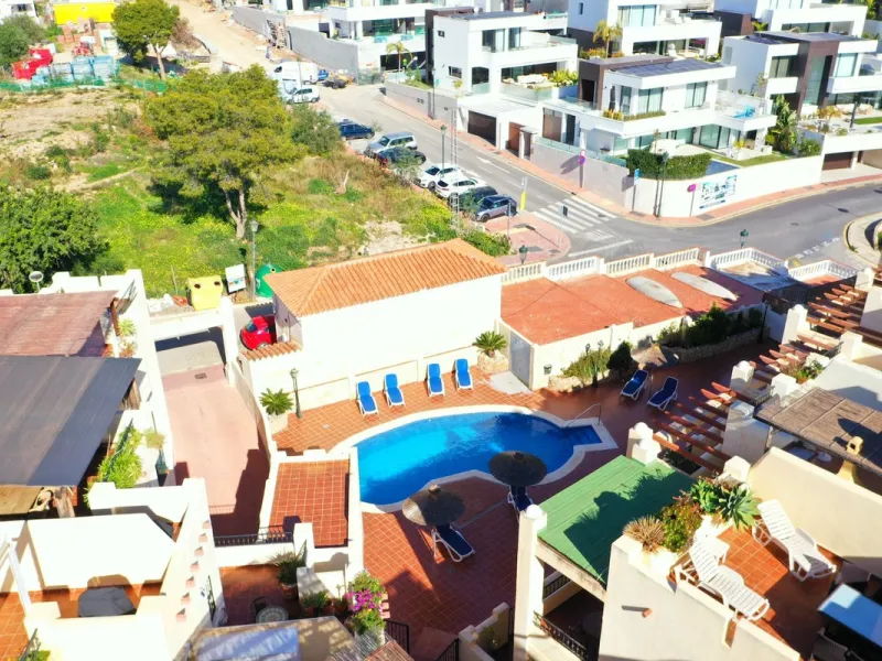 A wonderful 3 bedroom townhouse, situated in the Chimenea area of Nerja, within walking distance to Burriana Beach.