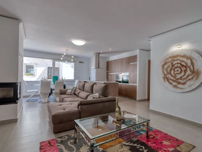 Presenting a perfectly finished Puerto Banus apartment, within steps of the bustling port but situated in a location that ensures tranquility. The home is accessed from the ground floor level by a lift that arrives within steps of the front door of this l