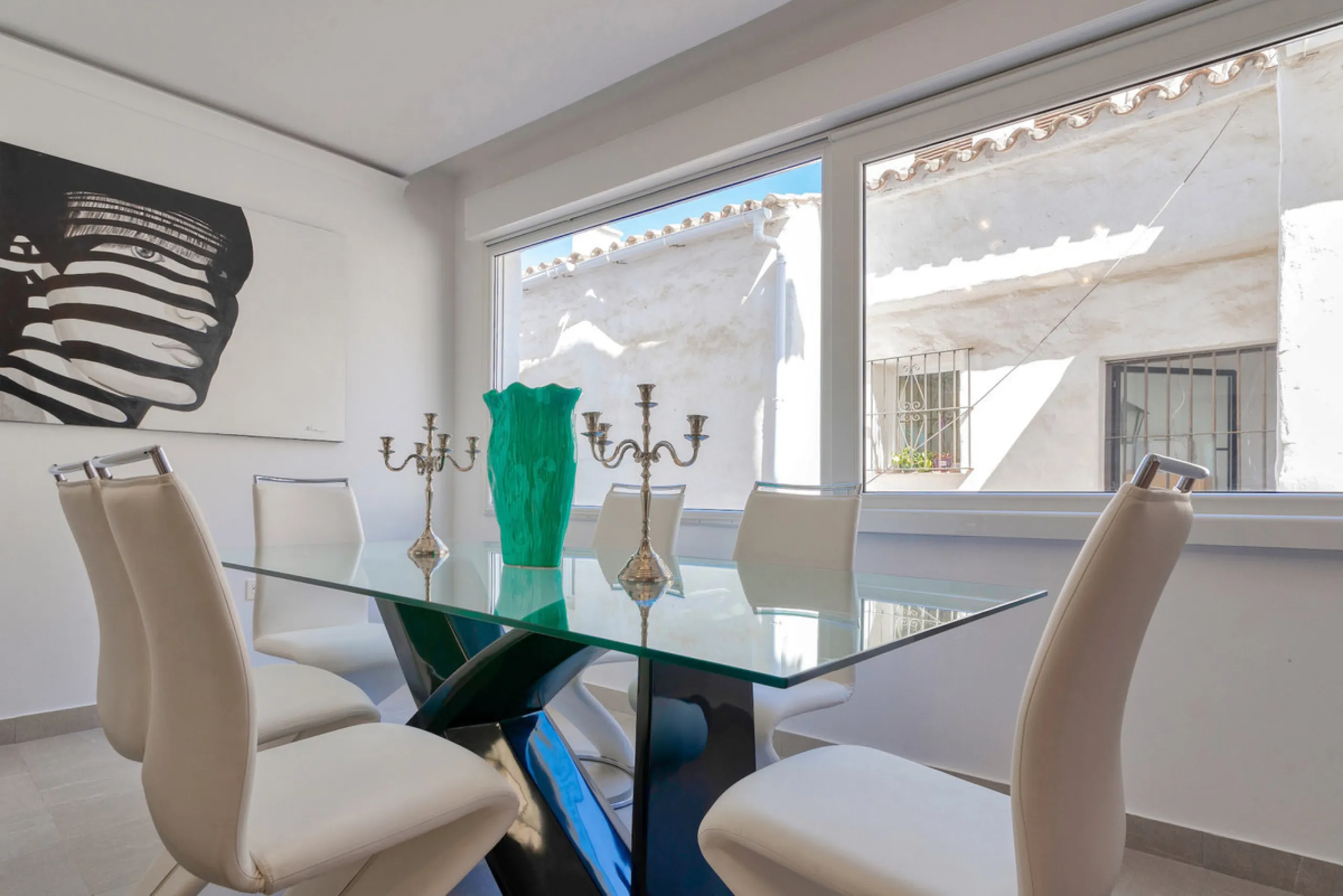 Presenting a perfectly finished Puerto Banus apartment, within steps of the bustling port but situated in a location that ensures tranquility. The home is accessed from the ground floor level by a lift that arrives within steps of the front door of this l