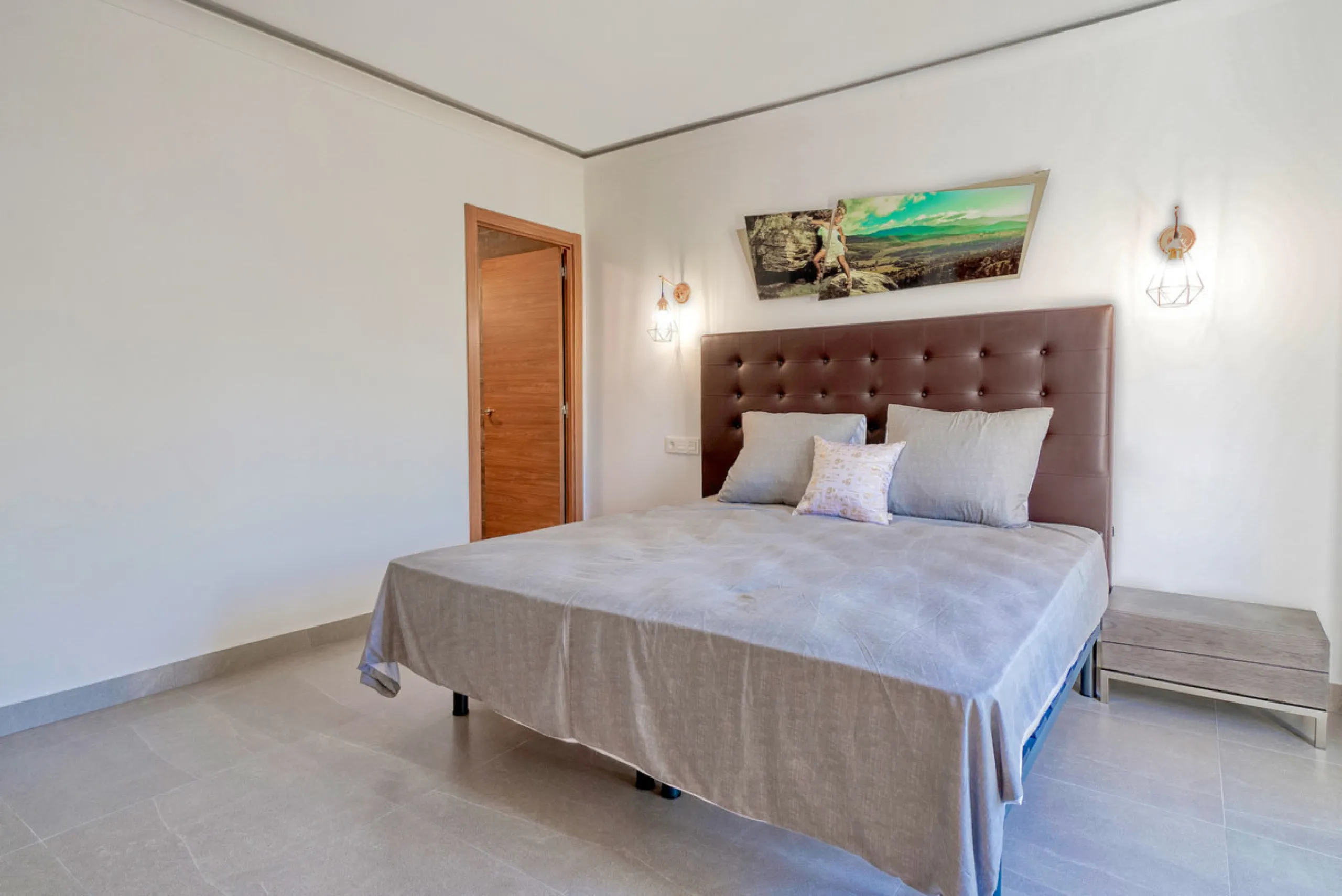 Presenting a perfectly finished Puerto Banus apartment, within steps of the bustling port but situated in a location that ensures tranquility. The home is accessed from the ground floor level by a lift that arrives within steps of the front door of this l