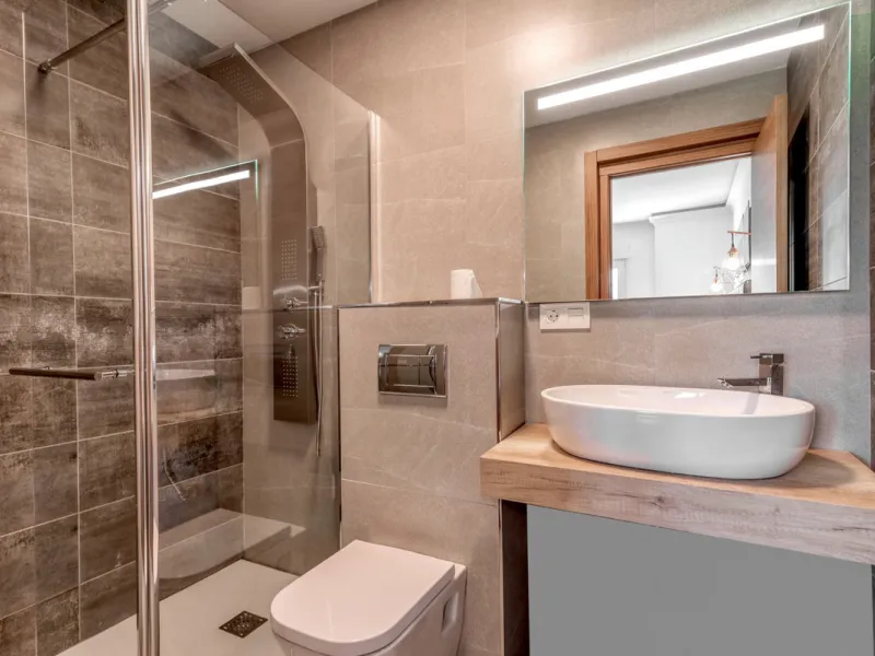 Presenting a perfectly finished Puerto Banus apartment, within steps of the bustling port but situated in a location that ensures tranquility. The home is accessed from the ground floor level by a lift that arrives within steps of the front door of this l