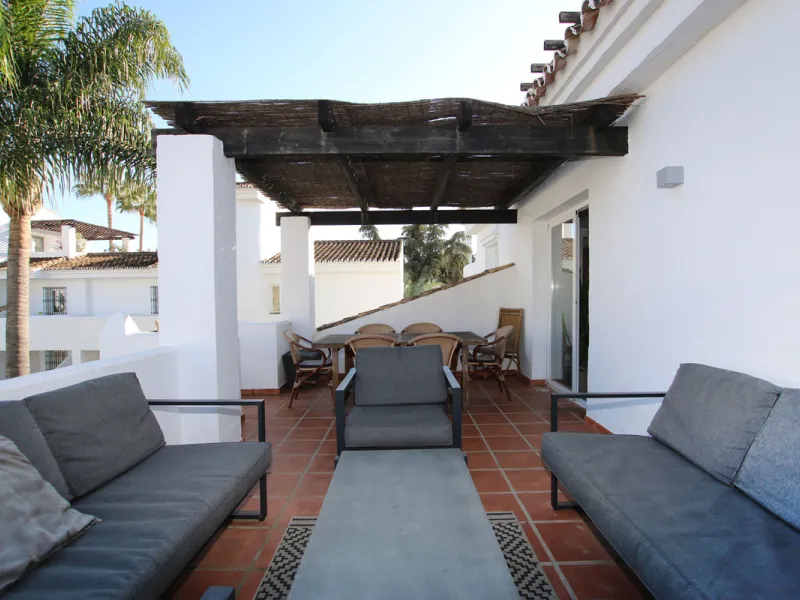 This exquisite 3-bedroom, 2-bathroom duplex penthouse is located in the best part of Urb. Los Naranjos de Marbella, situated in the exclusive and quiet Fase 1. Just a 5-minute drive from Puerto Banús, this property offers both convenience and tranquility,