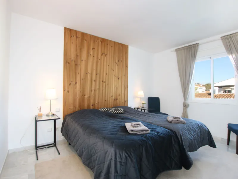 This exquisite 3-bedroom, 2-bathroom duplex penthouse is located in the best part of Urb. Los Naranjos de Marbella, situated in the exclusive and quiet Fase 1. Just a 5-minute drive from Puerto Banús, this property offers both convenience and tranquility,