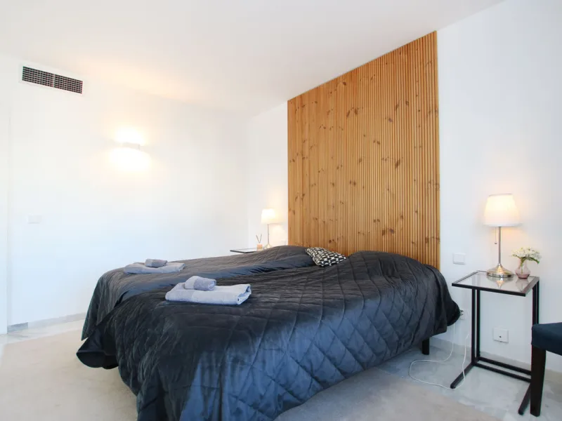 This exquisite 3-bedroom, 2-bathroom duplex penthouse is located in the best part of Urb. Los Naranjos de Marbella, situated in the exclusive and quiet Fase 1. Just a 5-minute drive from Puerto Banús, this property offers both convenience and tranquility,