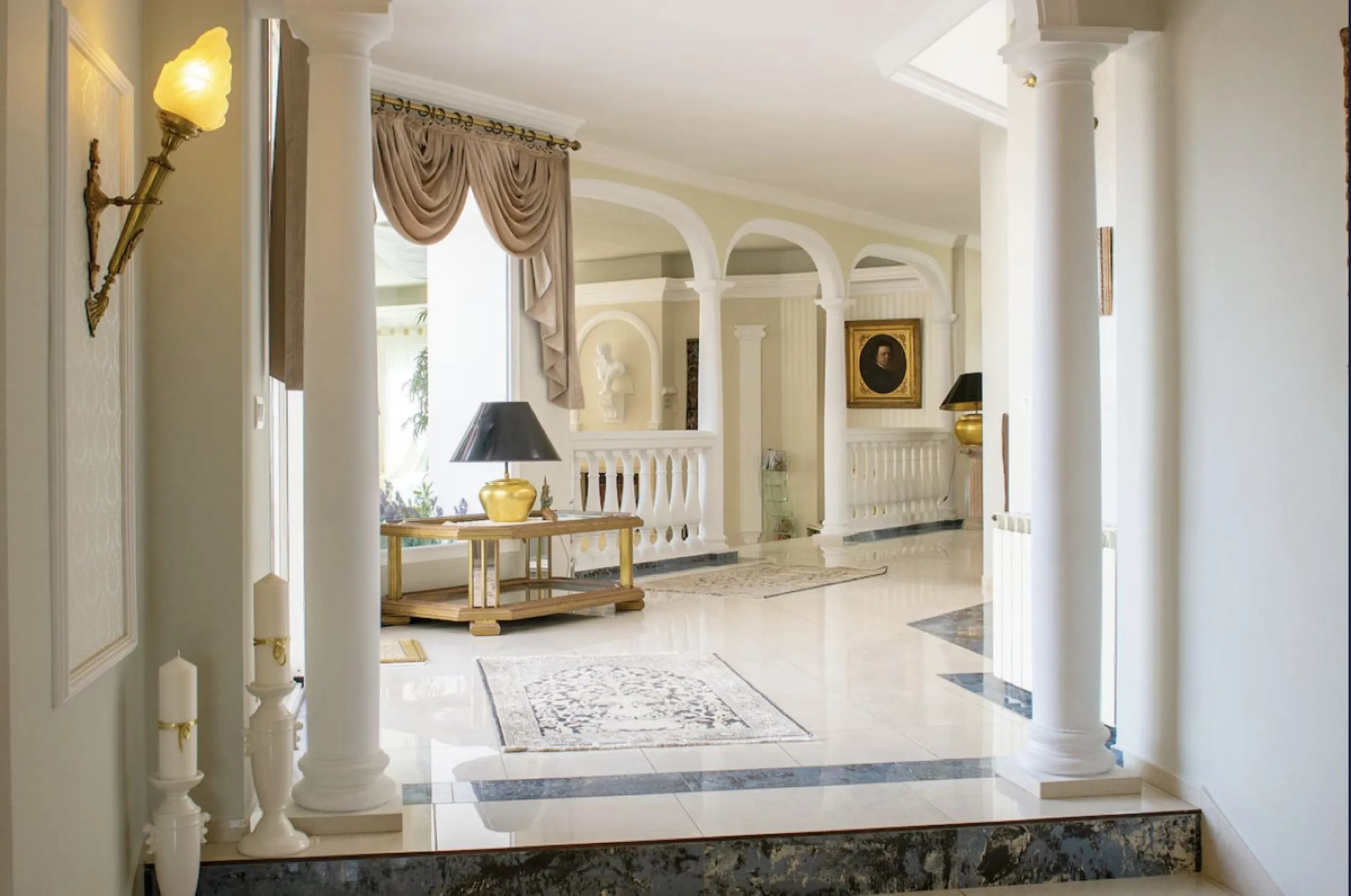 House - Detached Villa в продаже в Marbella, Málaga. В доме 7 спален и 7 ванных комнат. Площадь дома 598 м². Площадь участка 1700 м²