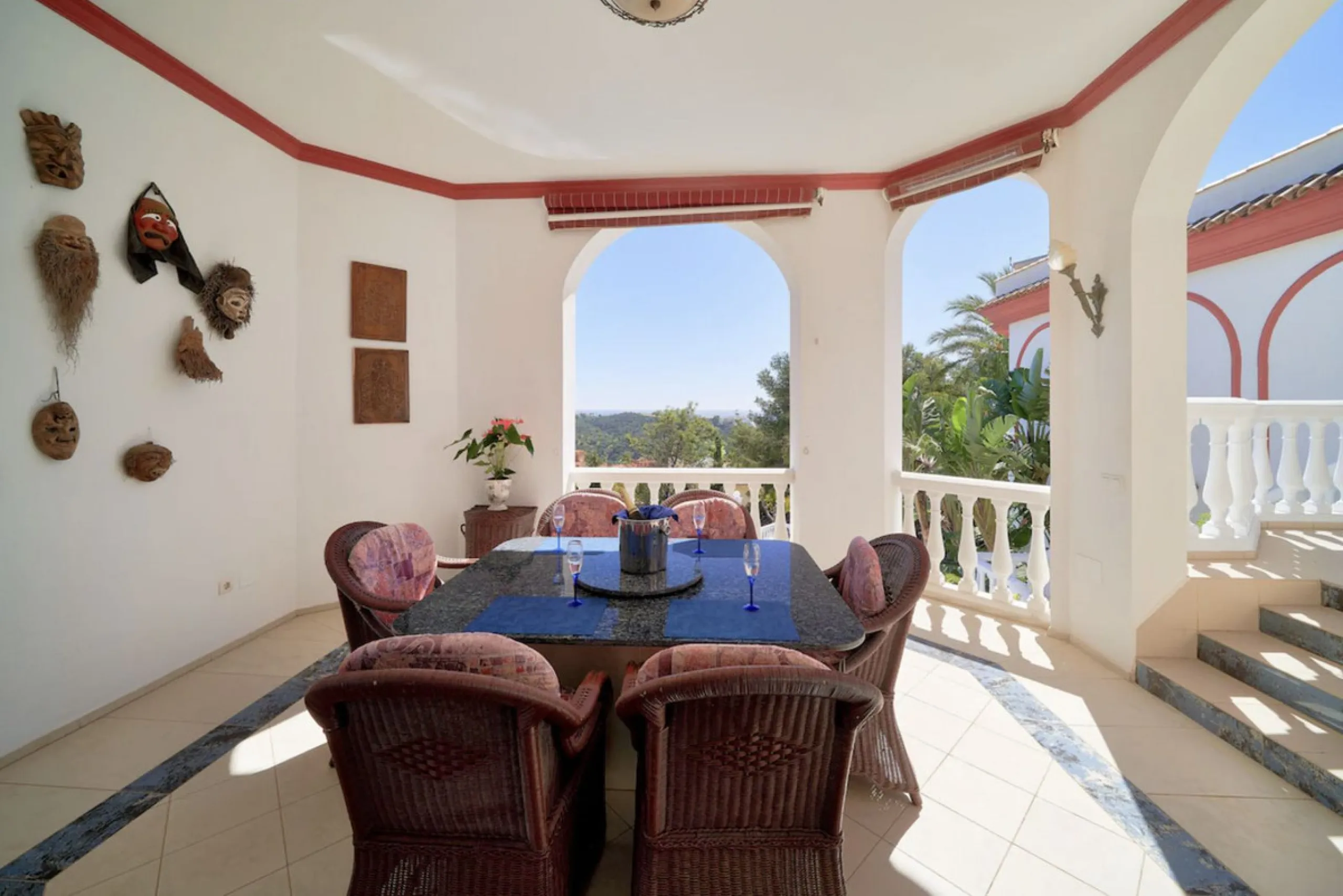 House - Detached Villa в продаже в Marbella, Málaga. В доме 7 спален и 7 ванных комнат. Площадь дома 598 м². Площадь участка 1700 м²