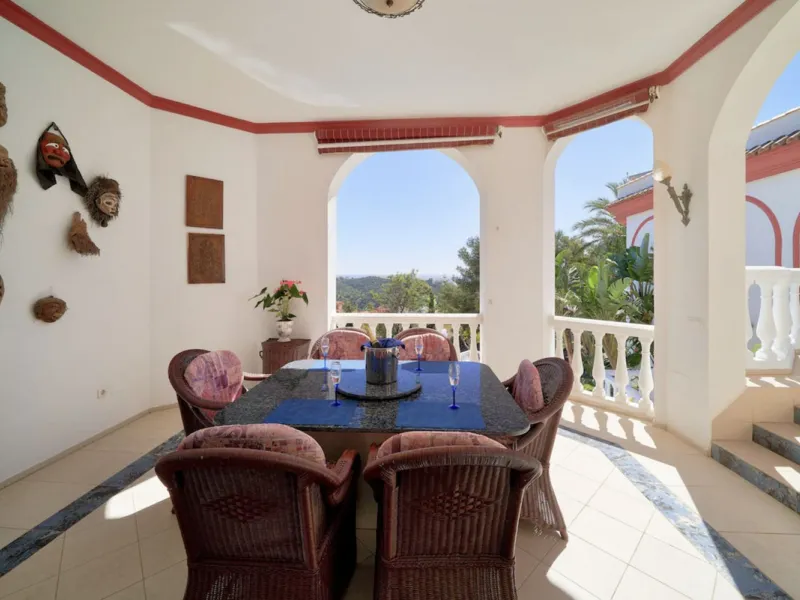 House - Detached Villa в продаже в Marbella, Málaga. В доме 7 спален и 7 ванных комнат. Площадь дома 598 м². Площадь участка 1700 м²