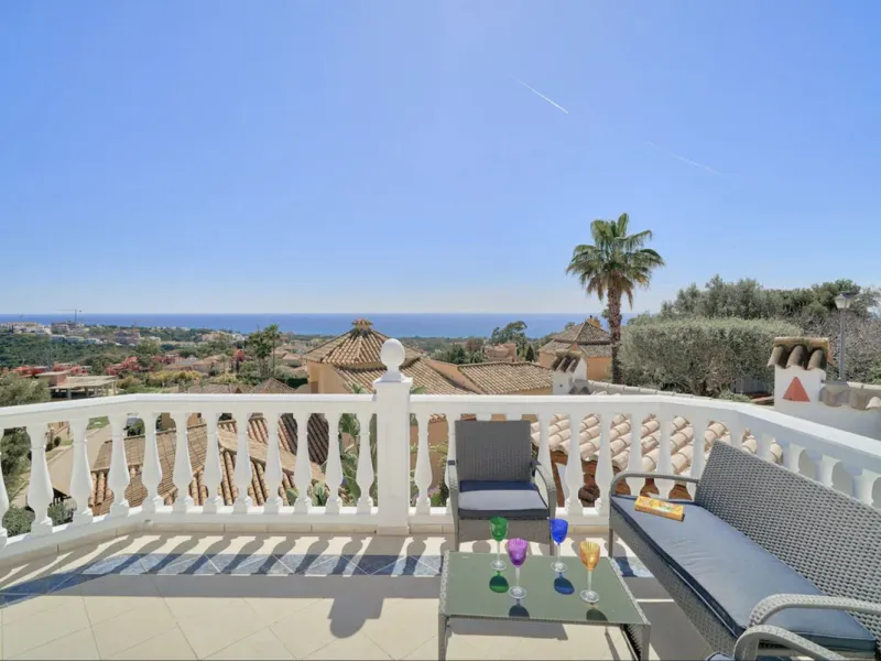 House - Detached Villa в продаже в Marbella, Málaga. В доме 7 спален и 7 ванных комнат. Площадь дома 598 м². Площадь участка 1700 м²