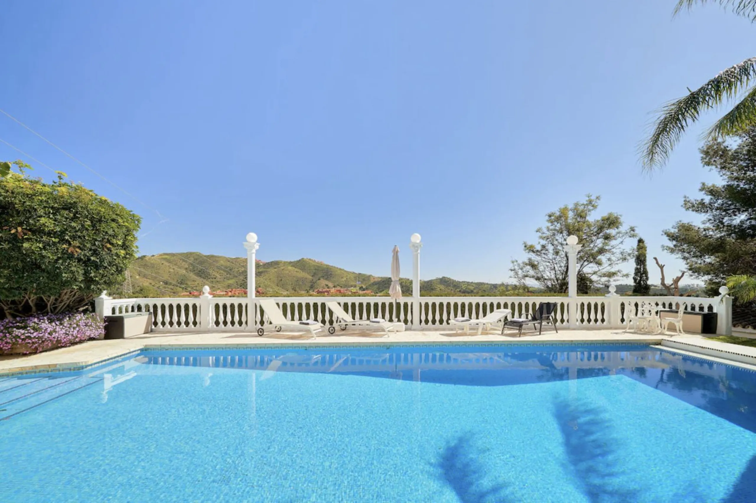 House - Detached Villa в продаже в Marbella, Málaga. В доме 7 спален и 7 ванных комнат. Площадь дома 598 м². Площадь участка 1700 м²