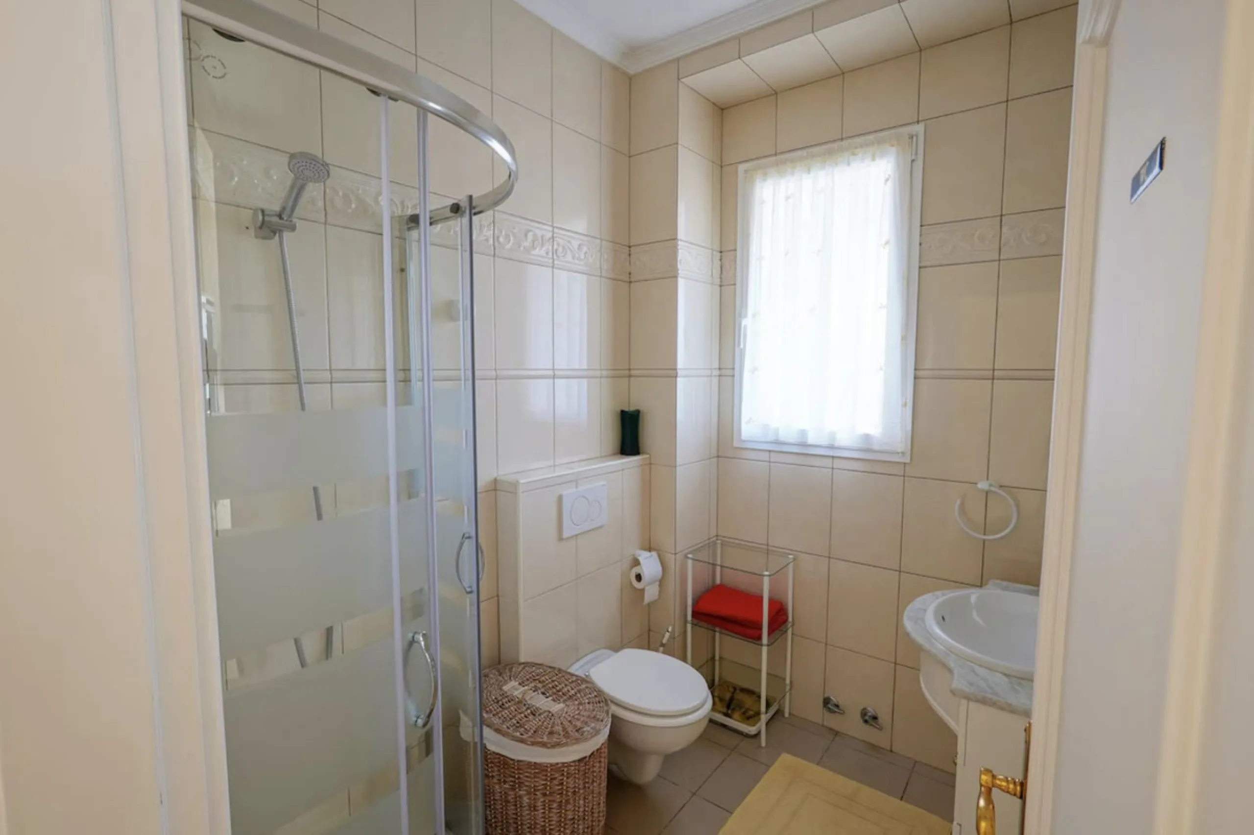 House - Detached Villa в продаже в Marbella, Málaga. В доме 7 спален и 7 ванных комнат. Площадь дома 598 м². Площадь участка 1700 м²