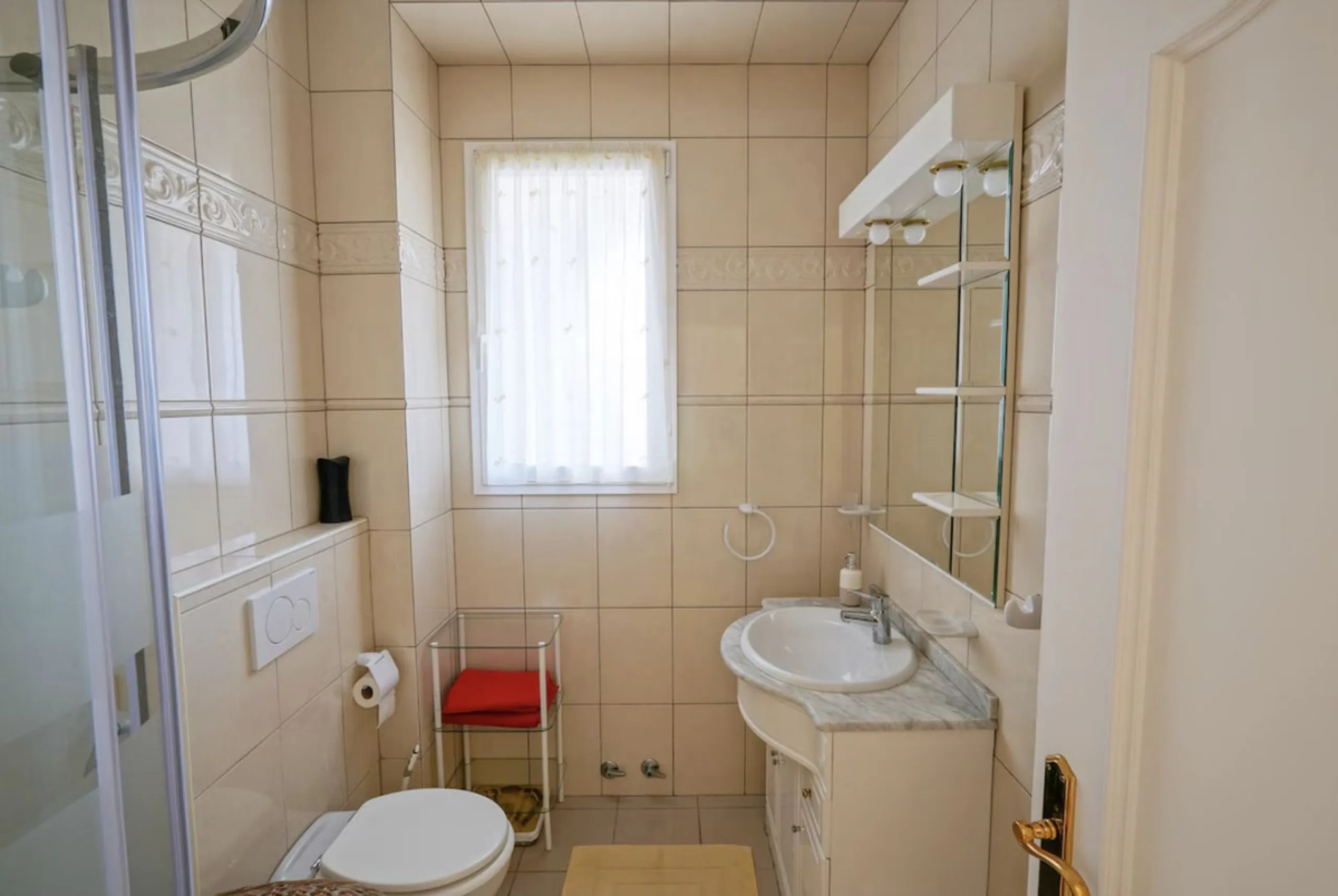 House - Detached Villa в продаже в Marbella, Málaga. В доме 7 спален и 7 ванных комнат. Площадь дома 598 м². Площадь участка 1700 м²