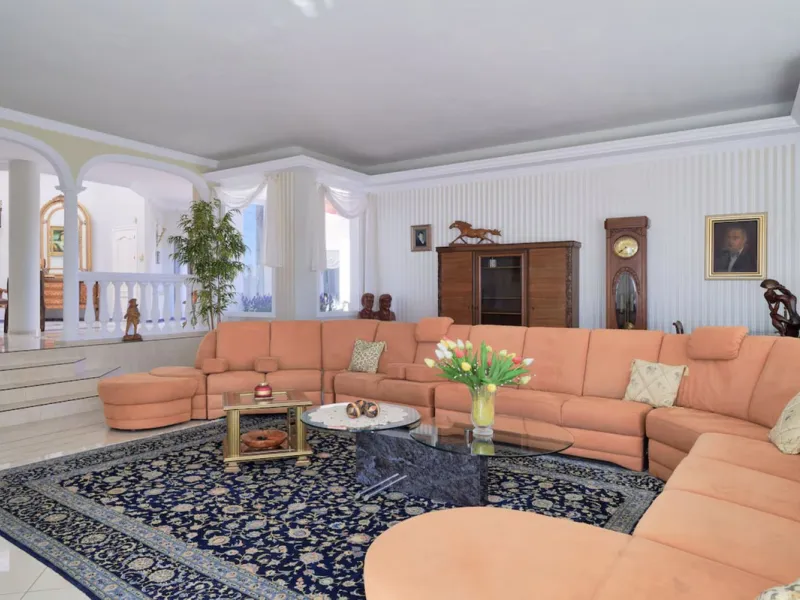 House - Detached Villa в продаже в Marbella, Málaga. В доме 7 спален и 7 ванных комнат. Площадь дома 598 м². Площадь участка 1700 м²