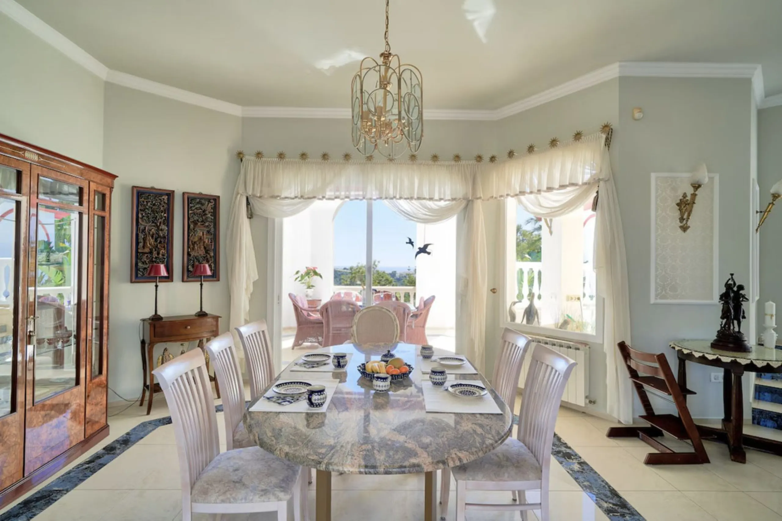 House - Detached Villa в продаже в Marbella, Málaga. В доме 7 спален и 7 ванных комнат. Площадь дома 598 м². Площадь участка 1700 м²