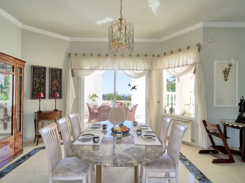 House - Detached Villa в продаже в Marbella, Málaga. В доме 7 спален и 7 ванных комнат. Площадь дома 598 м². Площадь участка 1700 м²
