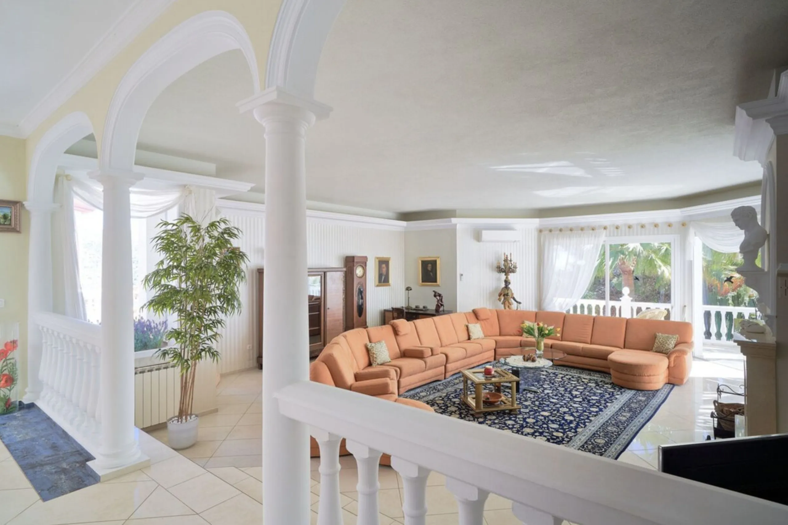 House - Detached Villa в продаже в Marbella, Málaga. В доме 7 спален и 7 ванных комнат. Площадь дома 598 м². Площадь участка 1700 м²