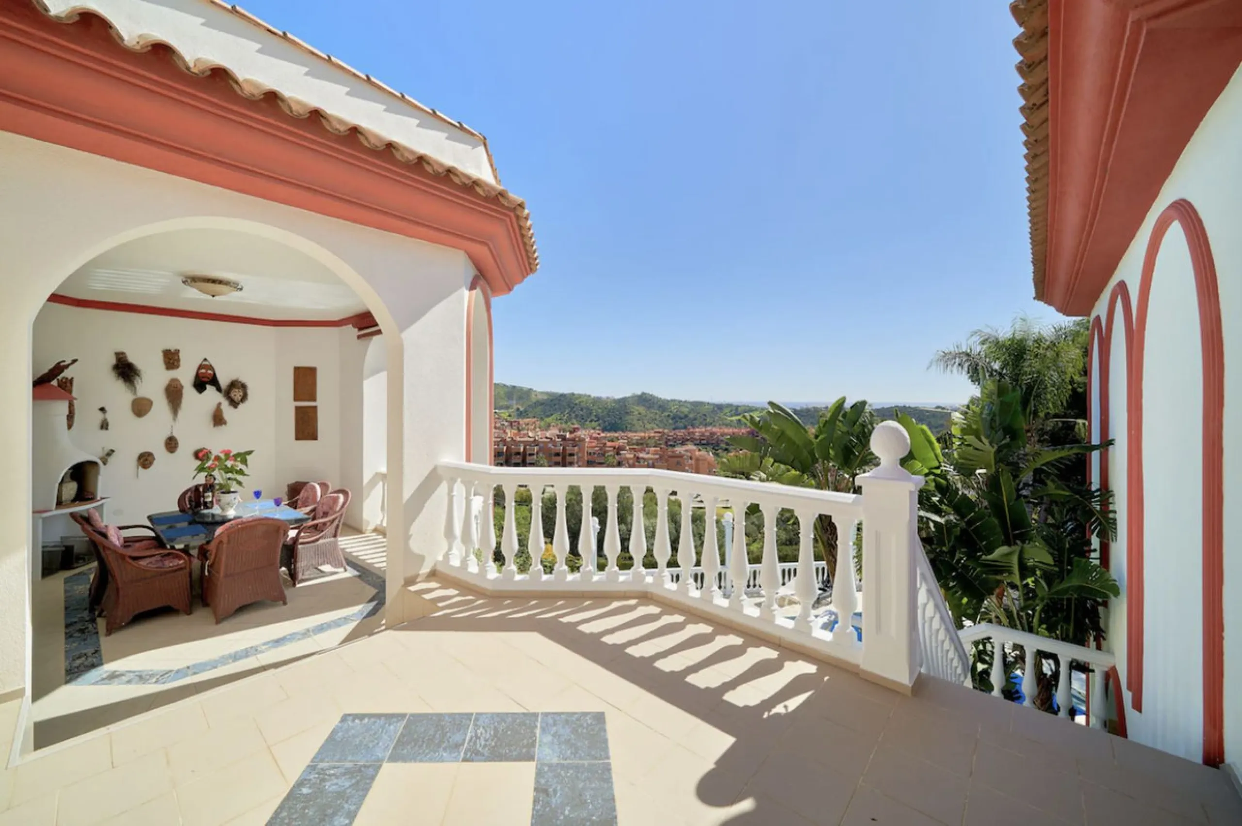 House - Detached Villa в продаже в Marbella, Málaga. В доме 7 спален и 7 ванных комнат. Площадь дома 598 м². Площадь участка 1700 м²