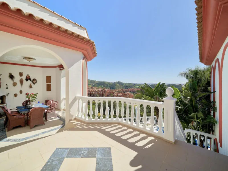 House - Detached Villa в продаже в Marbella, Málaga. В доме 7 спален и 7 ванных комнат. Площадь дома 598 м². Площадь участка 1700 м²