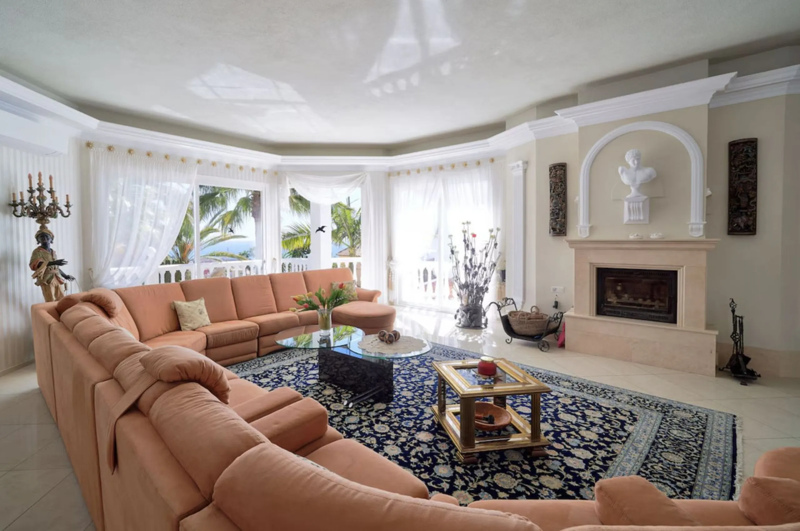 House - Detached Villa в продаже в Marbella, Málaga. В доме 7 спален и 7 ванных комнат. Площадь дома 598 м². Площадь участка 1700 м²