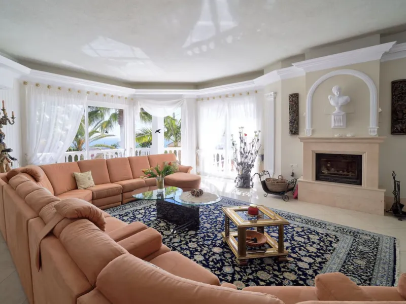 House - Detached Villa в продаже в Marbella, Málaga. В доме 7 спален и 7 ванных комнат. Площадь дома 598 м². Площадь участка 1700 м²