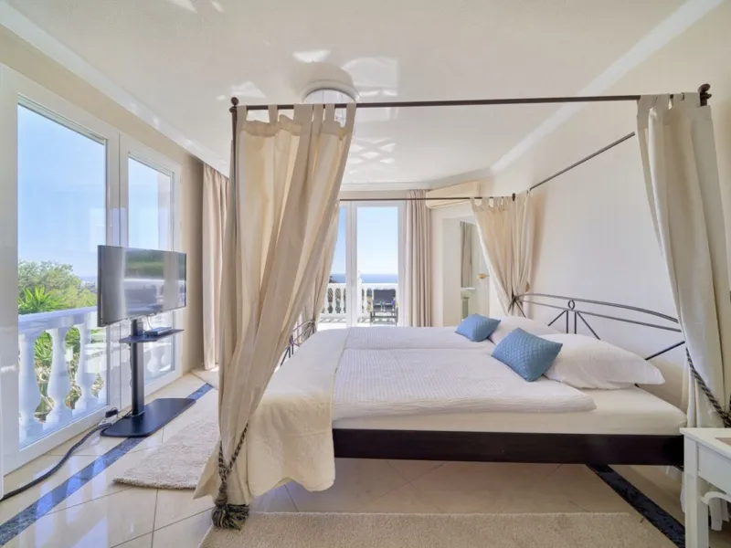 House - Detached Villa в продаже в Marbella, Málaga. В доме 7 спален и 7 ванных комнат. Площадь дома 598 м². Площадь участка 1700 м²