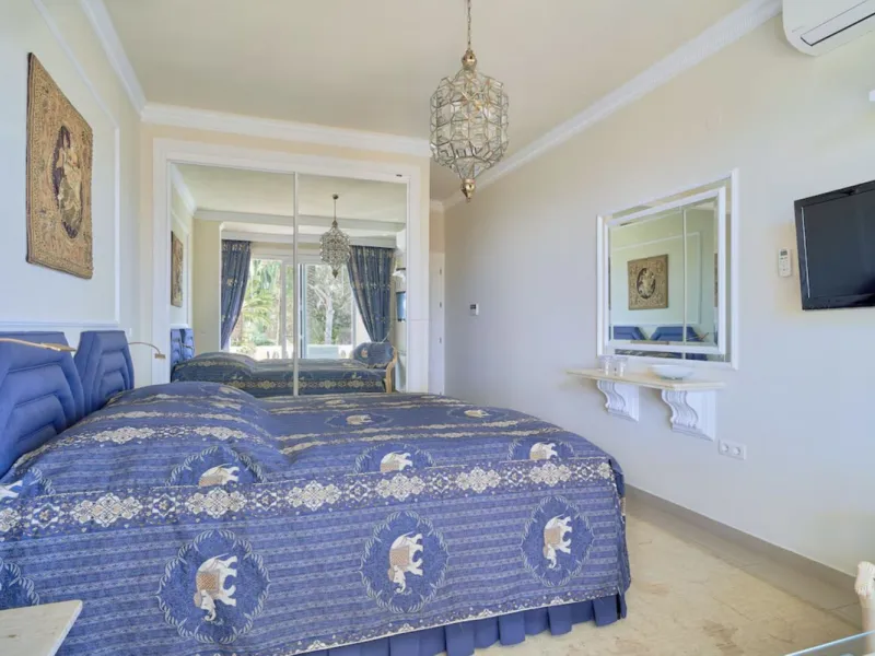 House - Detached Villa в продаже в Marbella, Málaga. В доме 7 спален и 7 ванных комнат. Площадь дома 598 м². Площадь участка 1700 м²