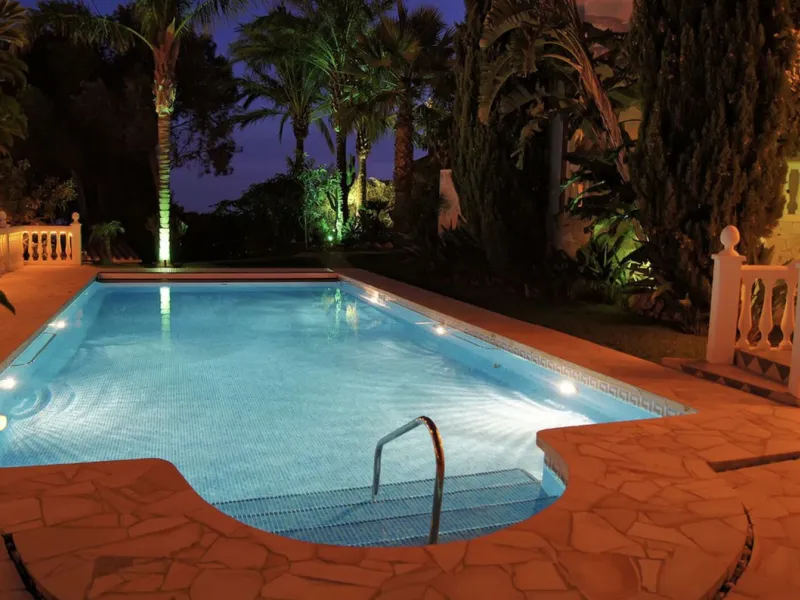 House - Detached Villa в продаже в Marbella, Málaga. В доме 7 спален и 7 ванных комнат. Площадь дома 598 м². Площадь участка 1700 м²