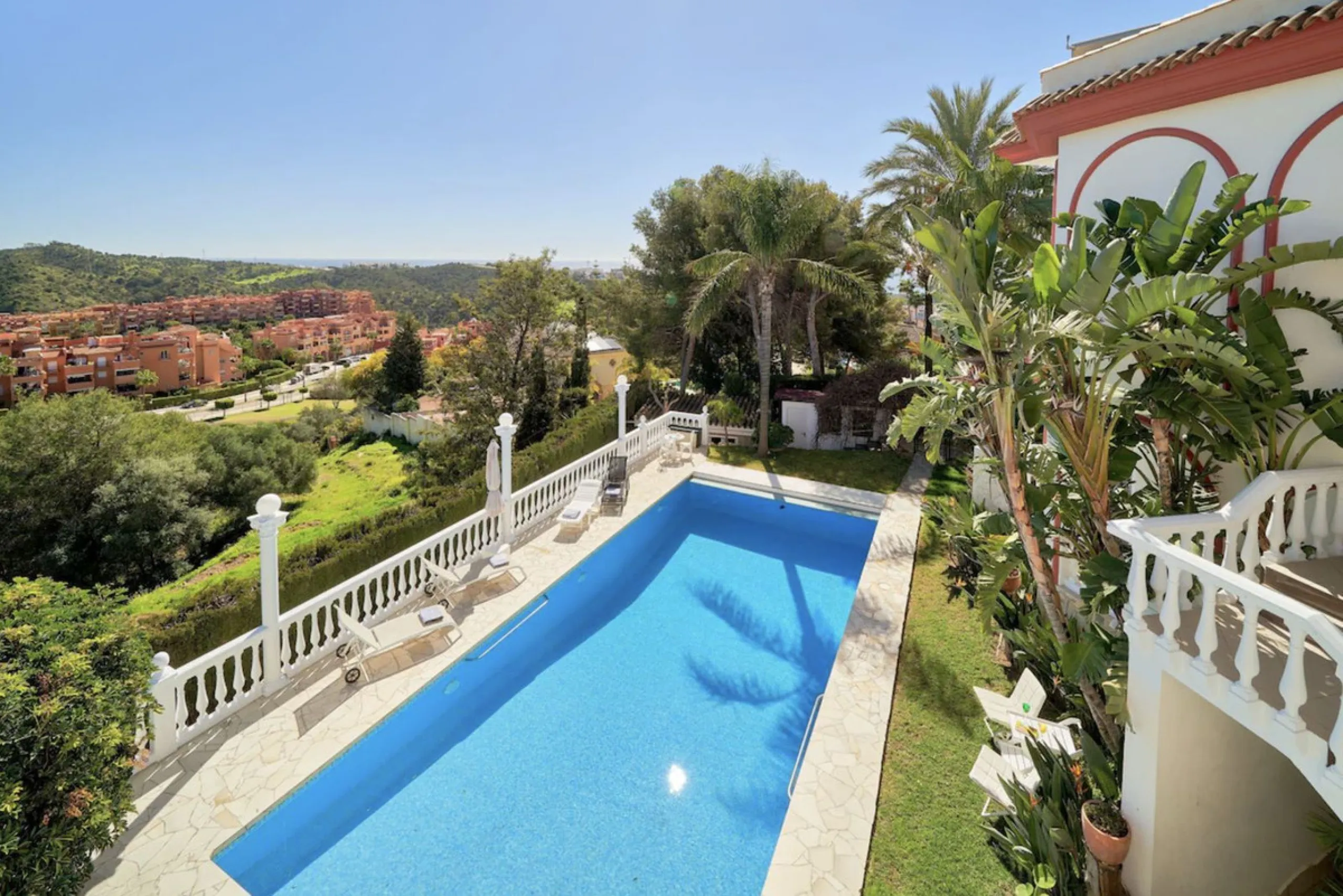 House - Detached Villa в продаже в Marbella, Málaga. В доме 7 спален и 7 ванных комнат. Площадь дома 598 м². Площадь участка 1700 м²