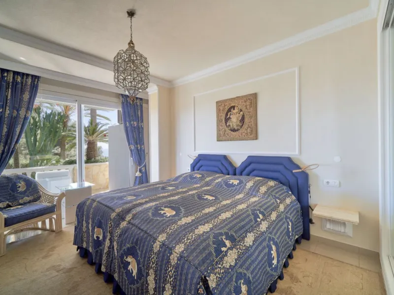 House - Detached Villa в продаже в Marbella, Málaga. В доме 7 спален и 7 ванных комнат. Площадь дома 598 м². Площадь участка 1700 м²