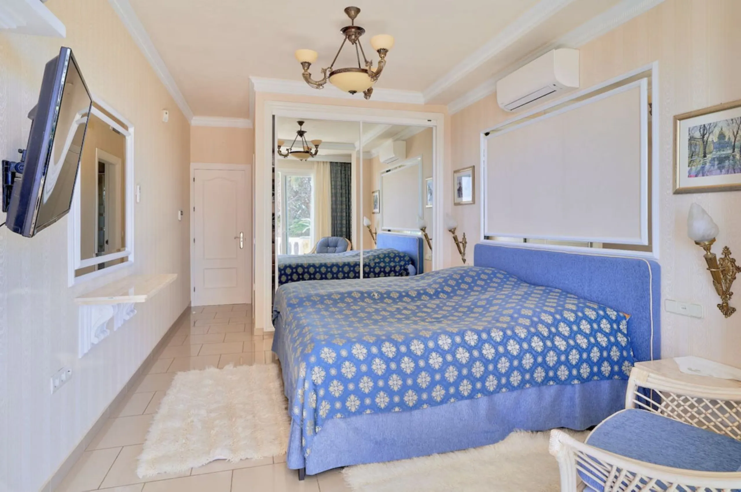 House - Detached Villa в продаже в Marbella, Málaga. В доме 7 спален и 7 ванных комнат. Площадь дома 598 м². Площадь участка 1700 м²