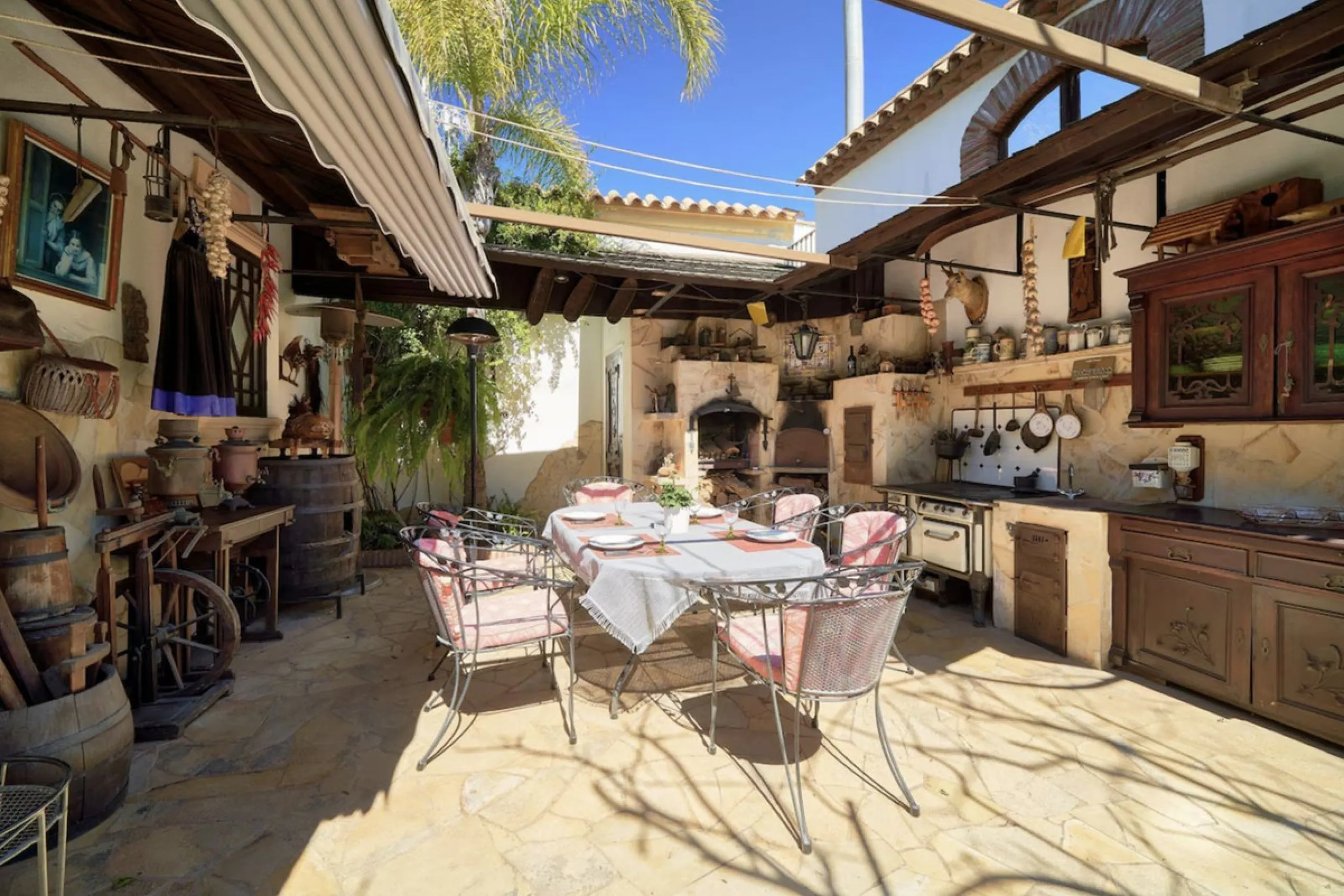 House - Detached Villa в продаже в Marbella, Málaga. В доме 7 спален и 7 ванных комнат. Площадь дома 598 м². Площадь участка 1700 м²