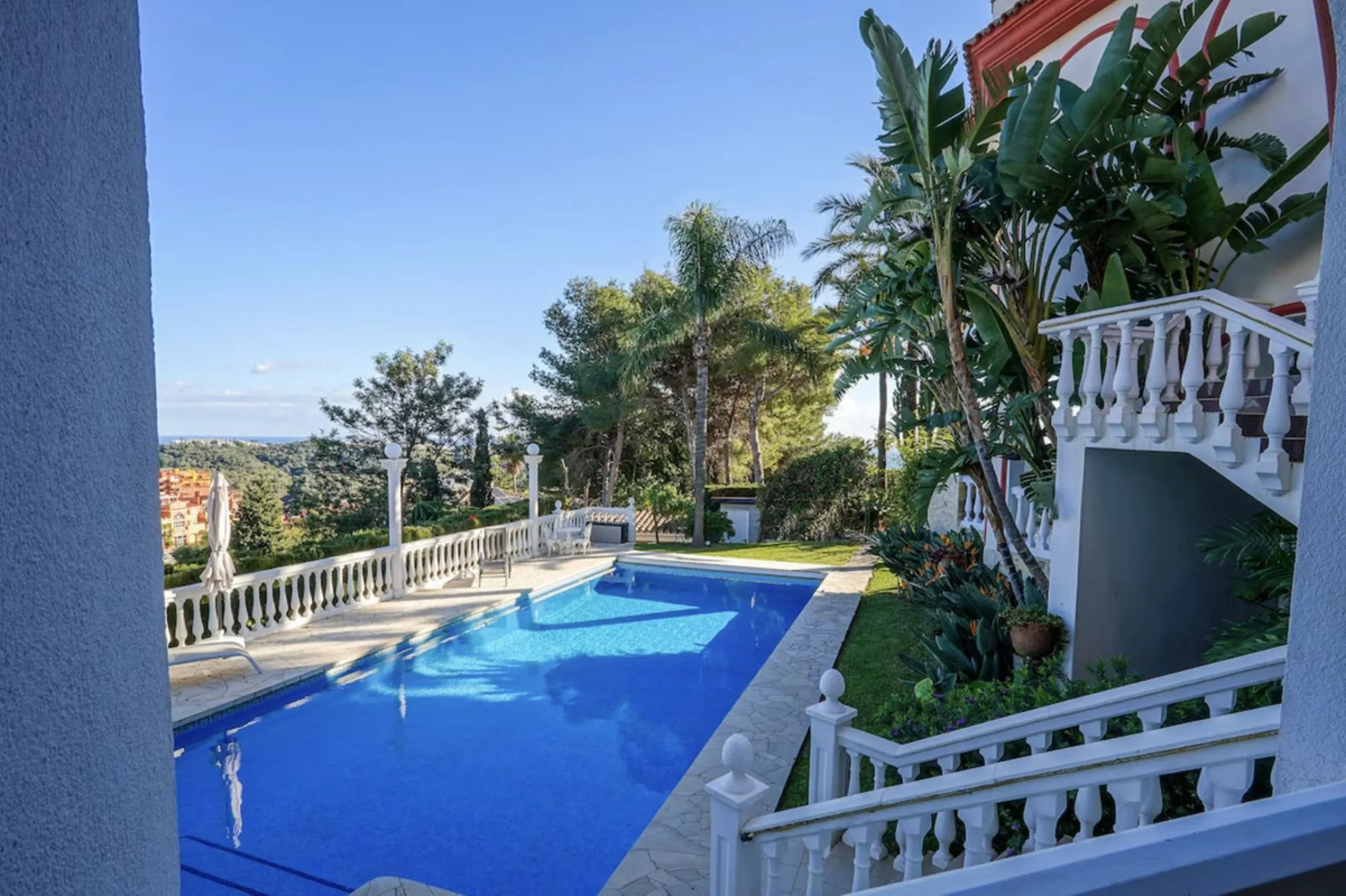 House - Detached Villa в продаже в Marbella, Málaga. В доме 7 спален и 7 ванных комнат. Площадь дома 598 м². Площадь участка 1700 м²
