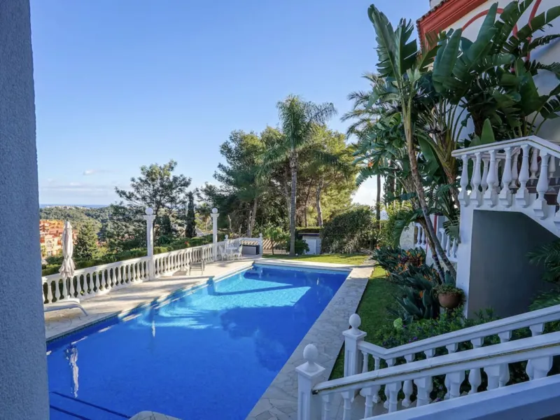 House - Detached Villa в продаже в Marbella, Málaga. В доме 7 спален и 7 ванных комнат. Площадь дома 598 м². Площадь участка 1700 м²
