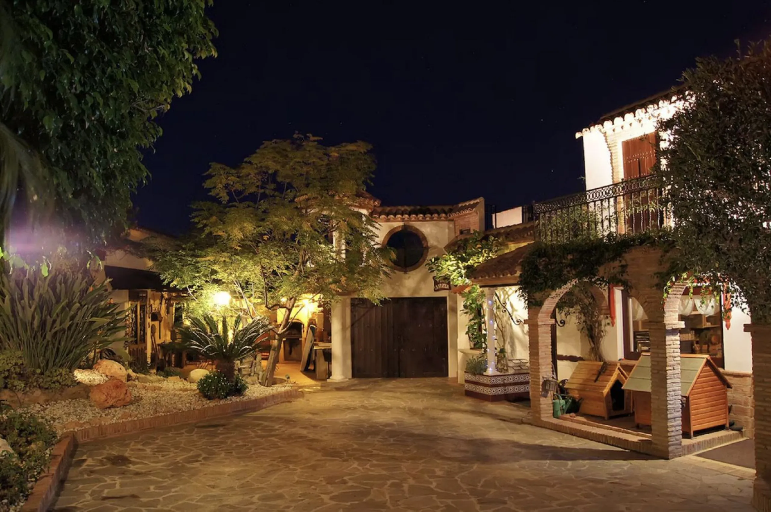 House - Detached Villa в продаже в Marbella, Málaga. В доме 7 спален и 7 ванных комнат. Площадь дома 598 м². Площадь участка 1700 м²
