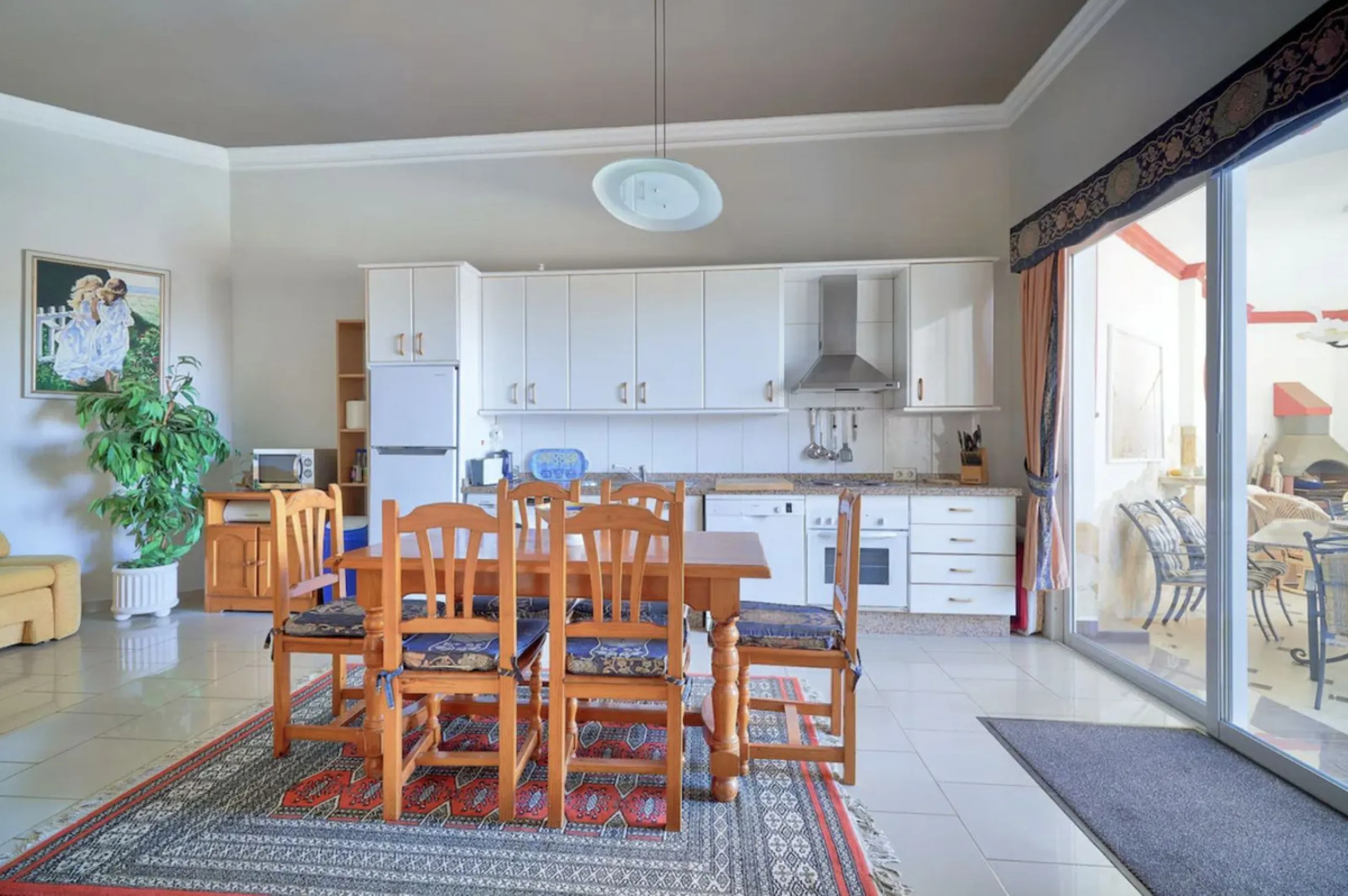 House - Detached Villa в продаже в Marbella, Málaga. В доме 7 спален и 7 ванных комнат. Площадь дома 598 м². Площадь участка 1700 м²