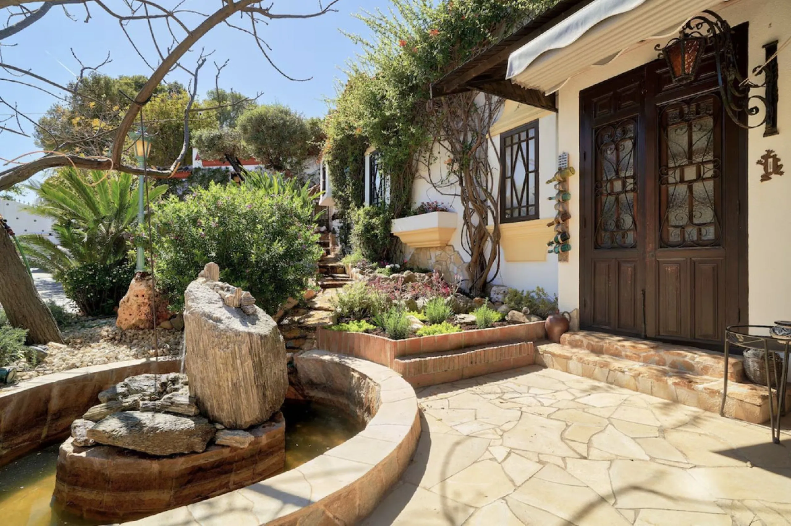House - Detached Villa в продаже в Marbella, Málaga. В доме 7 спален и 7 ванных комнат. Площадь дома 598 м². Площадь участка 1700 м²