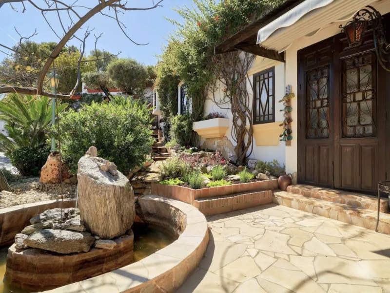 House - Detached Villa в продаже в Marbella, Málaga. В доме 7 спален и 7 ванных комнат. Площадь дома 598 м². Площадь участка 1700 м²