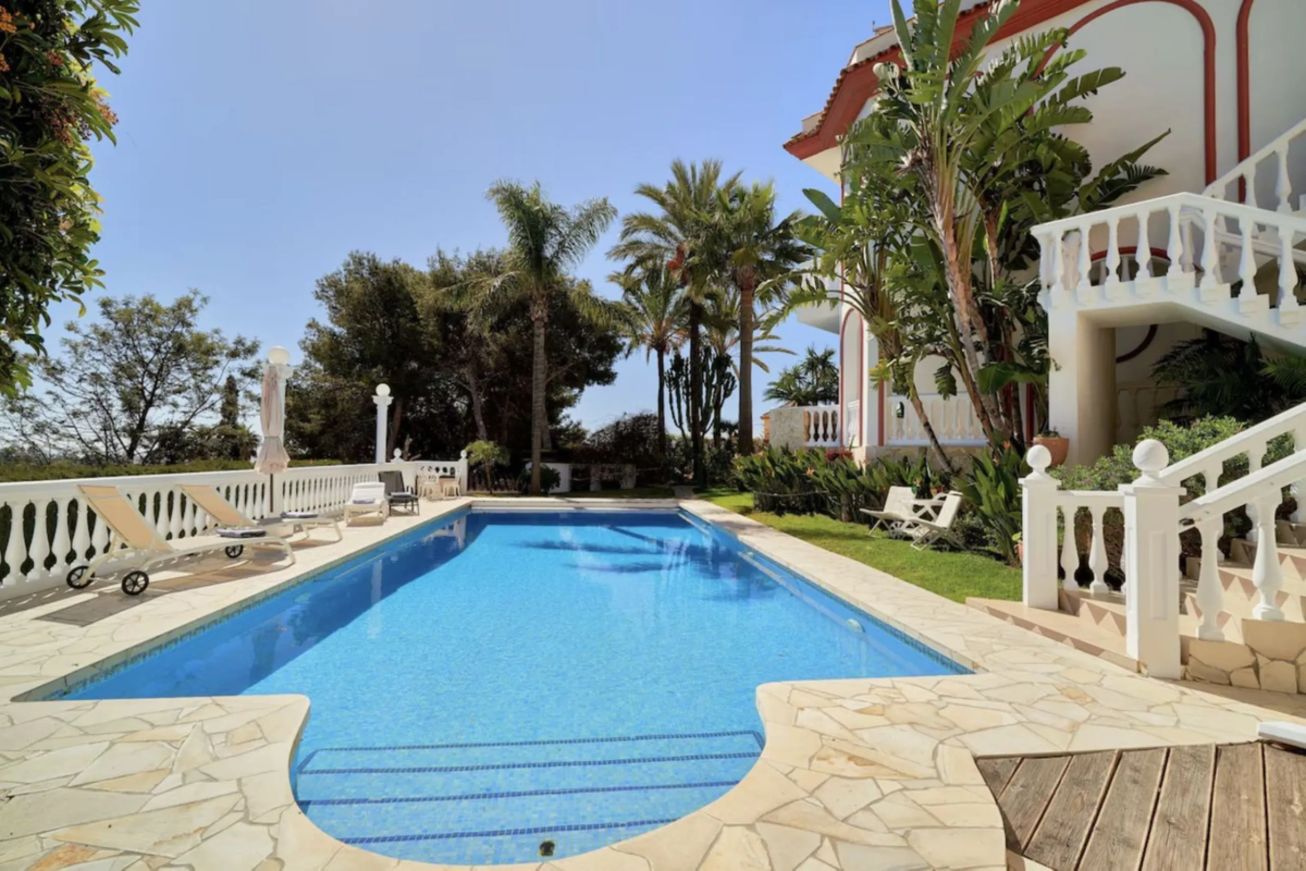 House - Detached Villa в продаже в Marbella, Málaga. В доме 7 спален и 7 ванных комнат. Площадь дома 598 м². Площадь участка 1700 м²