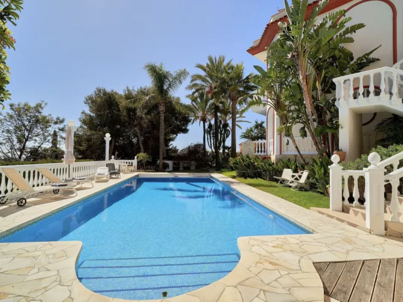 House - Detached Villa в продаже в Marbella, Málaga. В доме 7 спален и 7 ванных комнат. Площадь дома 598 м². Площадь участка 1700 м²