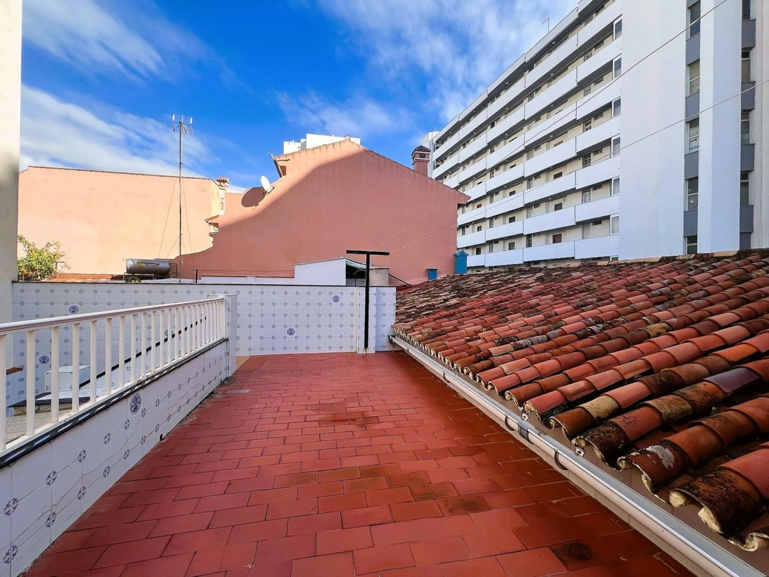 Central House for Sale in the Second Line of Fuengirola's Seafront Promenade