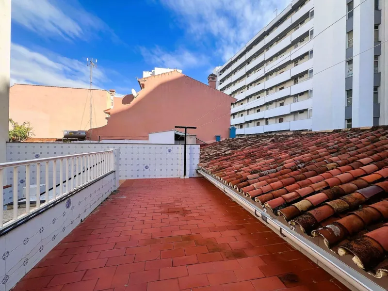 Central House for Sale in the Second Line of Fuengirola's Seafront Promenade