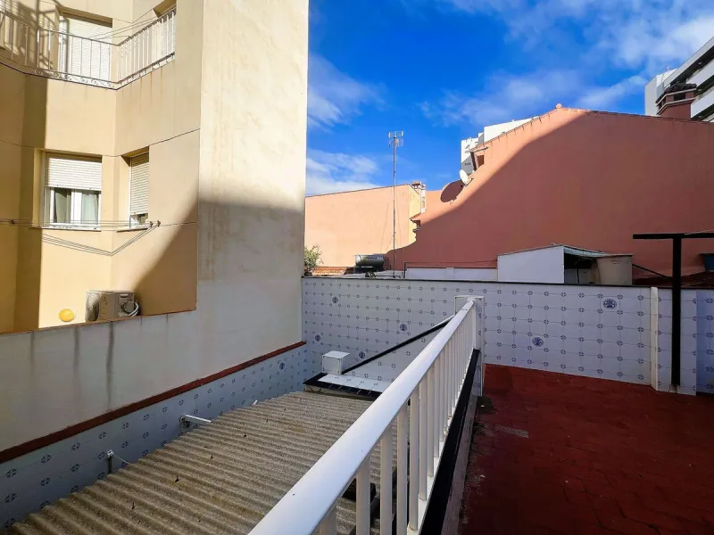 Central House for Sale in the Second Line of Fuengirola's Seafront Promenade