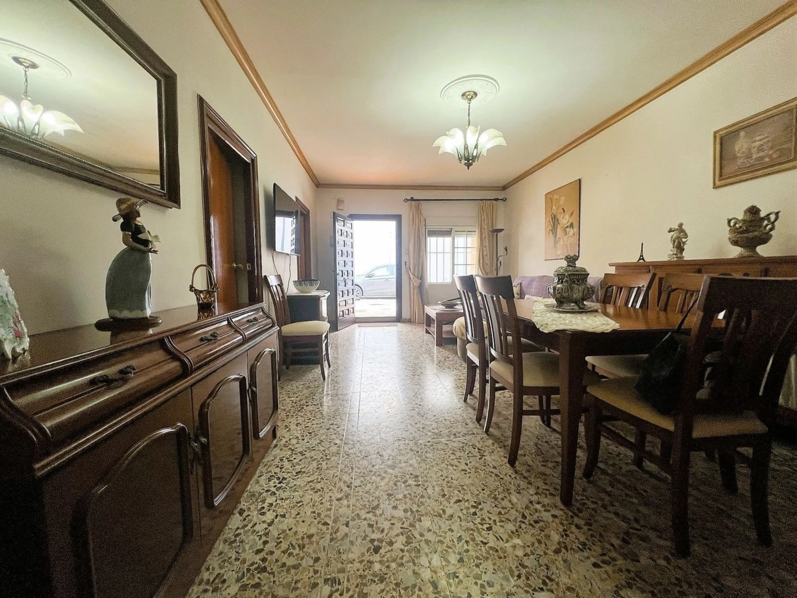 Central House for Sale in the Second Line of Fuengirola's Seafront Promenade