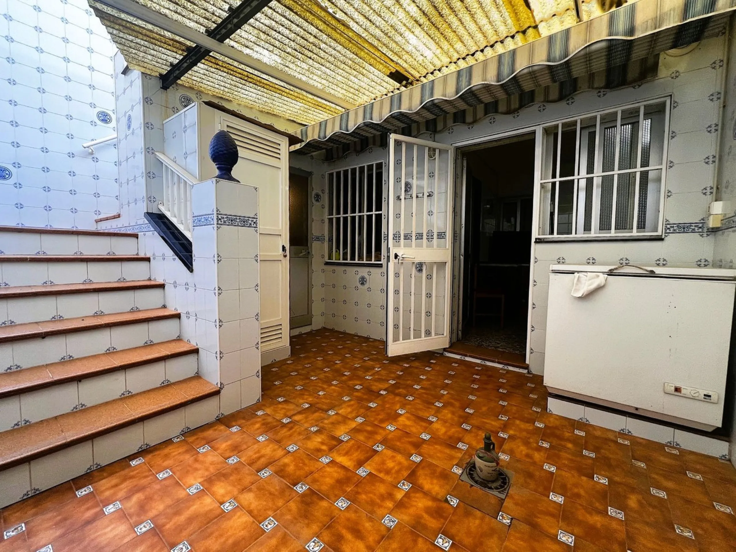 Central House for Sale in the Second Line of Fuengirola's Seafront Promenade