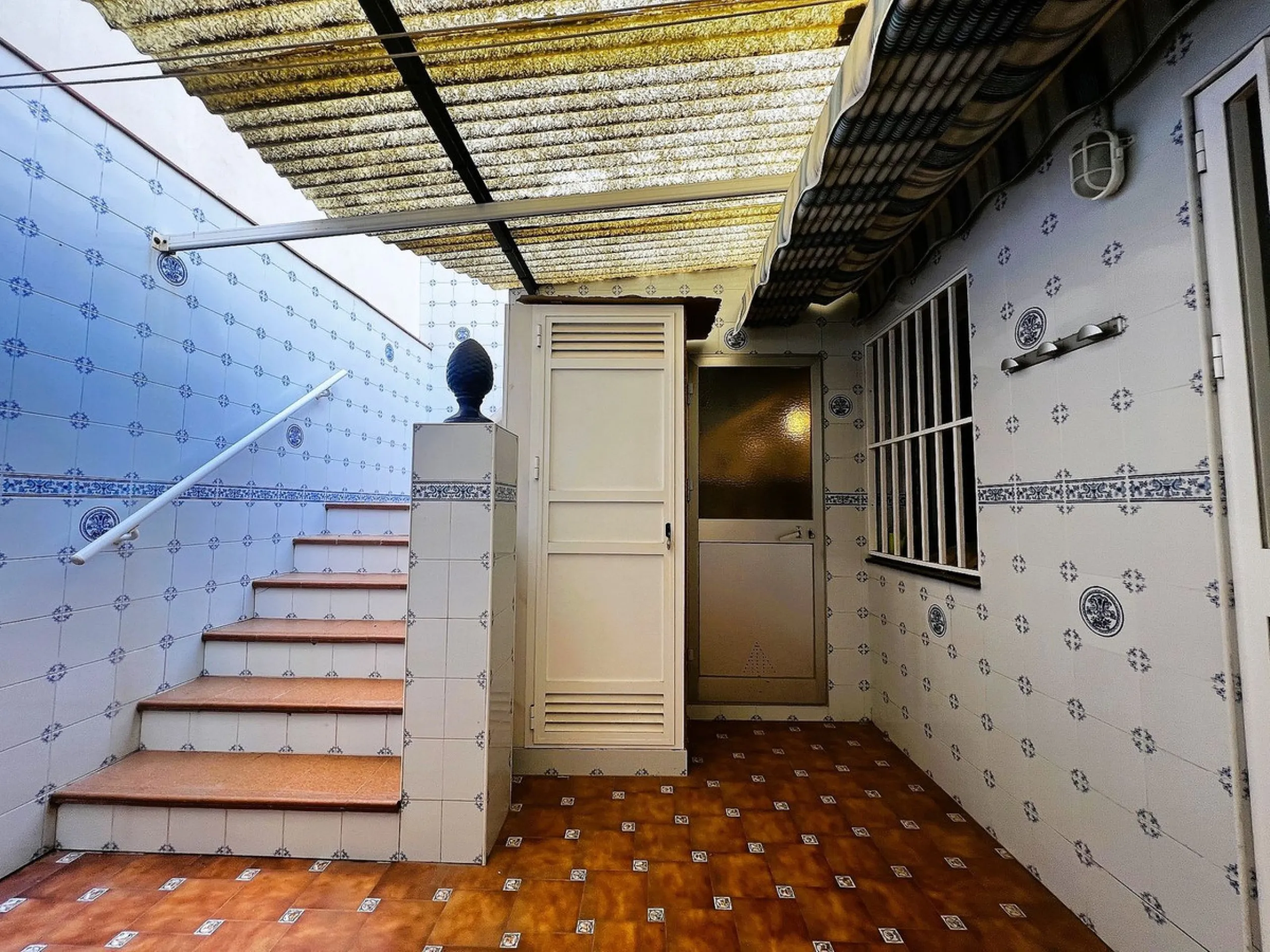 Central House for Sale in the Second Line of Fuengirola's Seafront Promenade