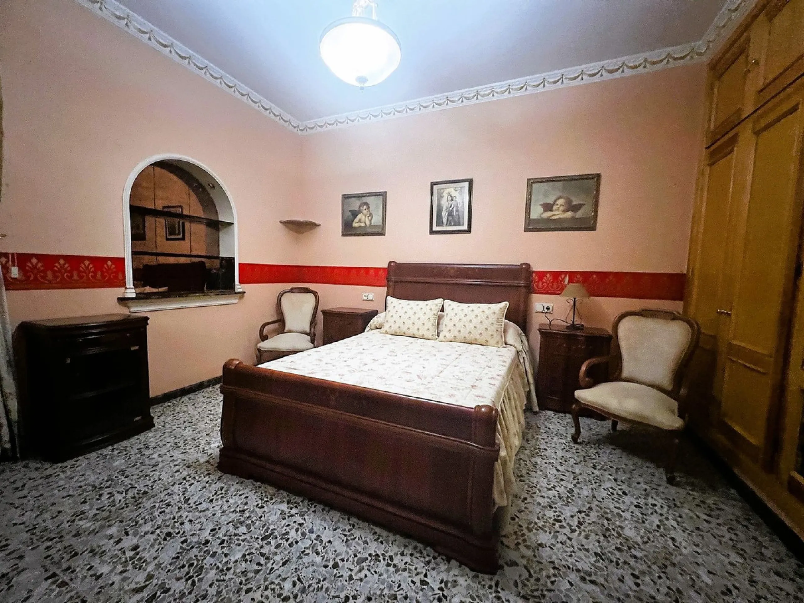 Central House for Sale in the Second Line of Fuengirola's Seafront Promenade