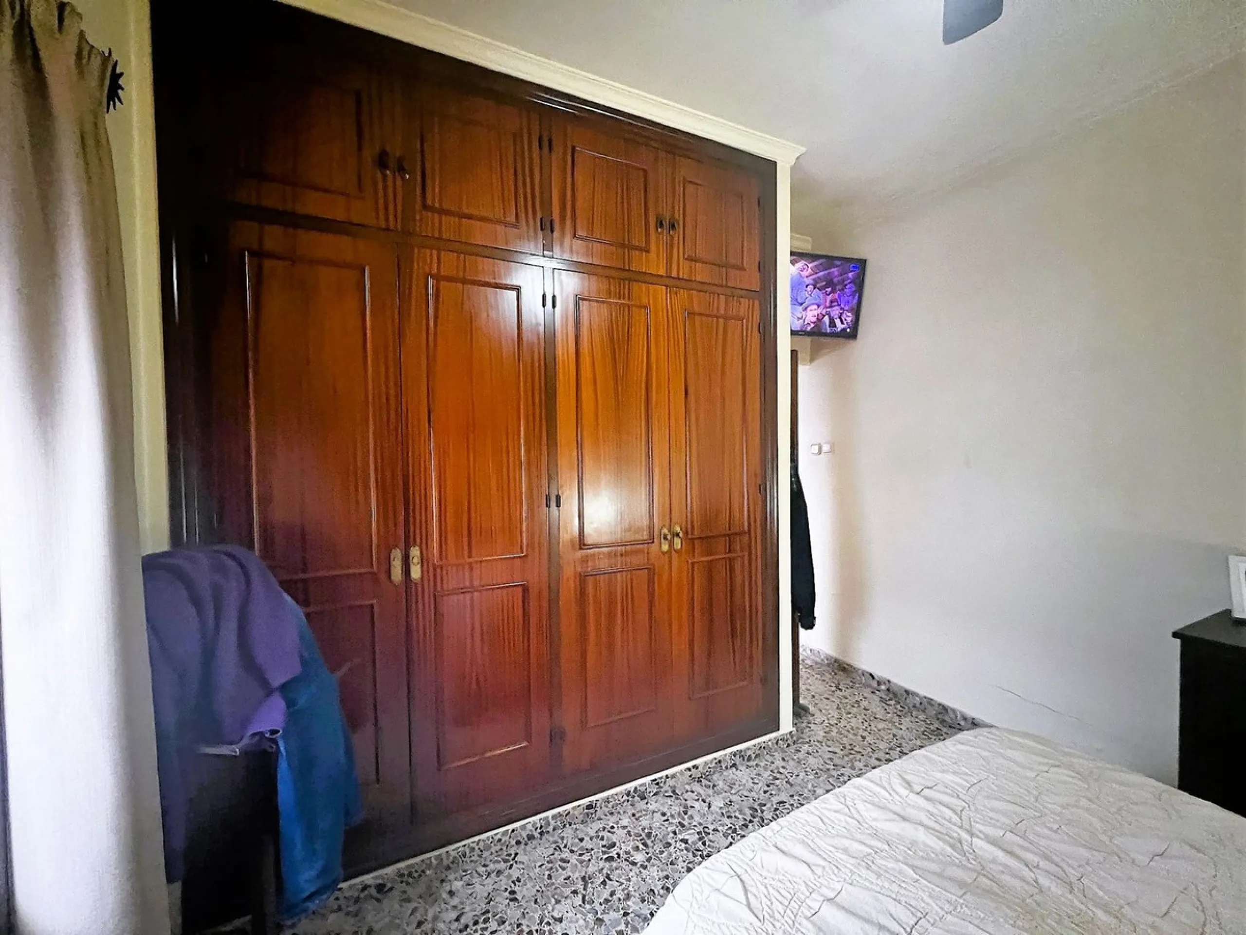 Central House for Sale in the Second Line of Fuengirola's Seafront Promenade