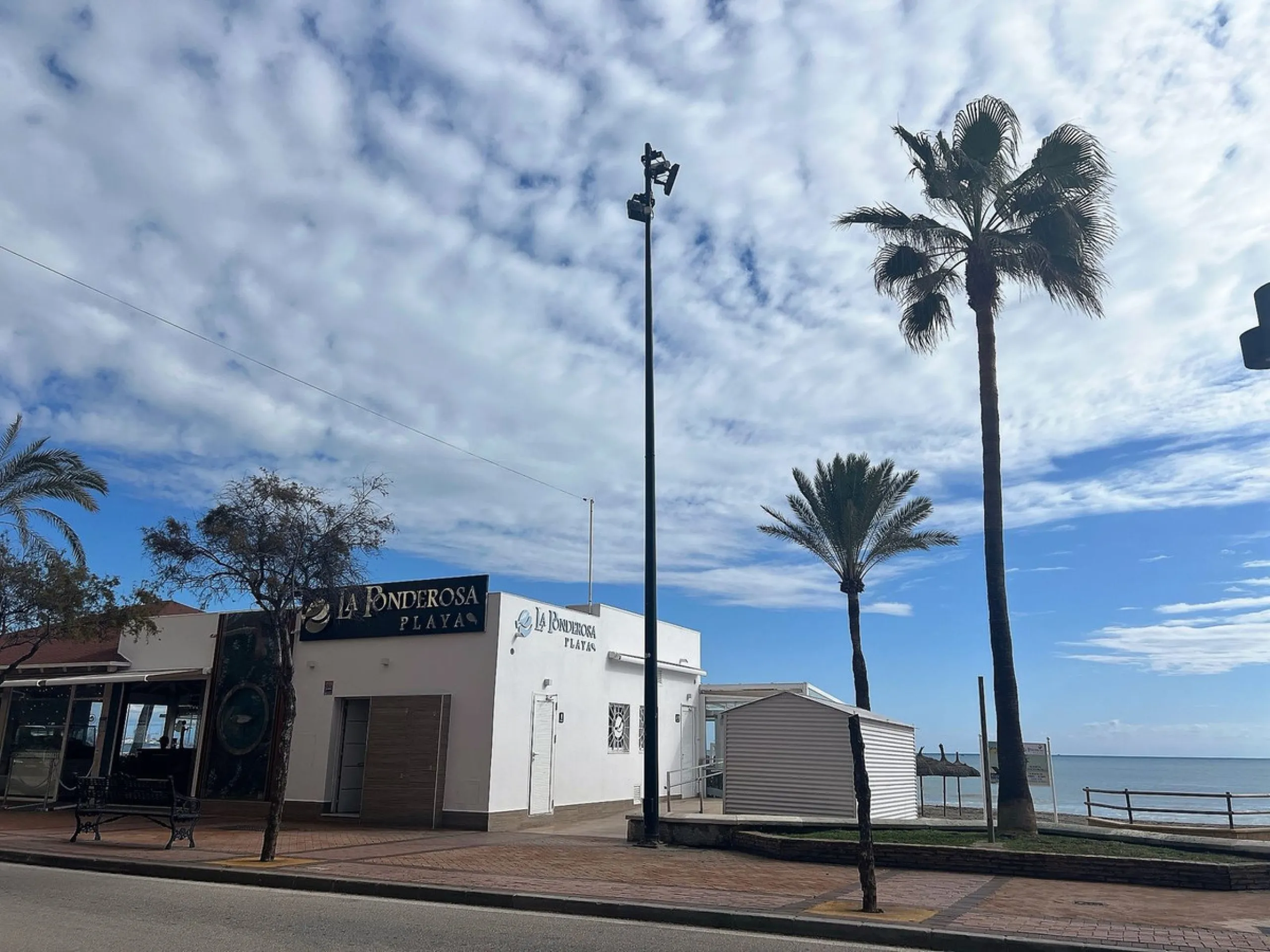 Central House for Sale in the Second Line of Fuengirola's Seafront Promenade